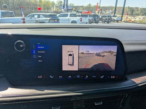 Used 2025 Chevrolet Suburban LT w/ Comfort Package image 18