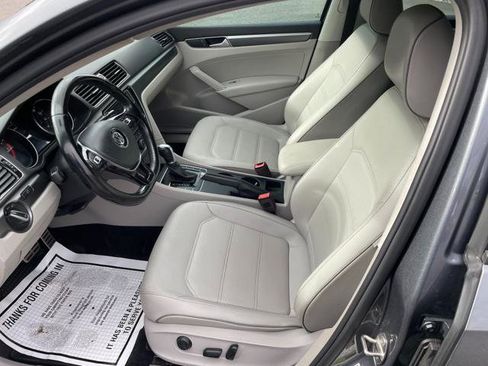 Used 2018 Volkswagen Passat 2.0T R-Line image 14