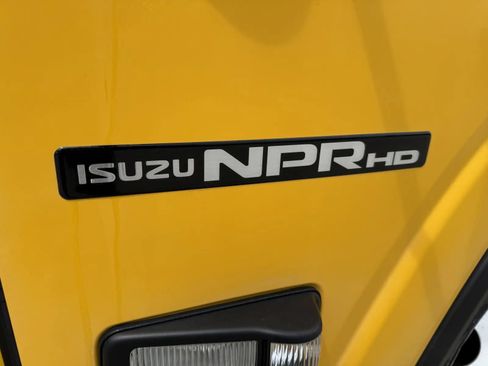 Used 2021 Isuzu NPR RWD image 5