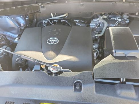 Used 2018 Toyota Highlander Limited Platinum image 32