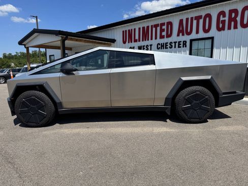 Used 2024 Tesla Cybertruck AWD Crew Cab image 11