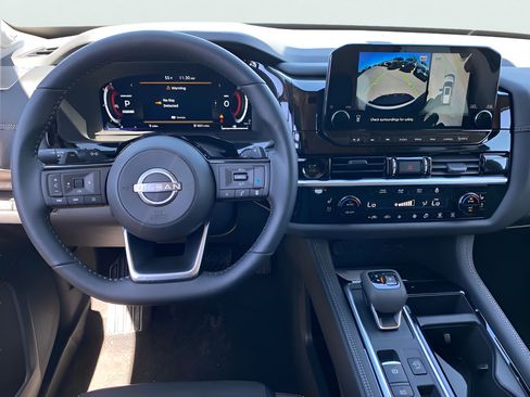 Used 2025 Nissan Pathfinder Platinum FWD image 73