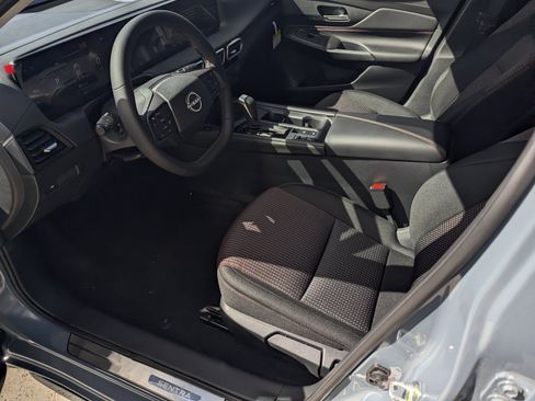New 2026 Nissan Sentra SR w/ Floor Mat Package FWD image 9