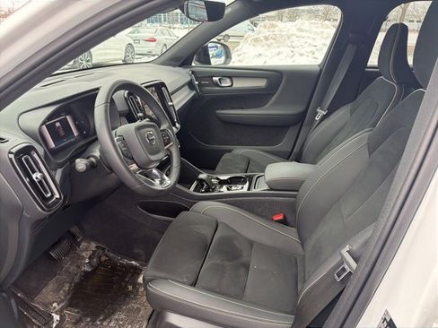Used 2024 Volvo XC40 B5 Ultimate image 16