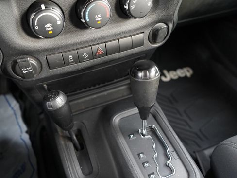 Used 2012 Jeep Wrangler Unlimited Sport AWD/4WD image 12