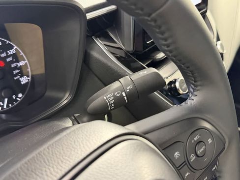 Used 2025 Toyota Corolla SE FWD image 17