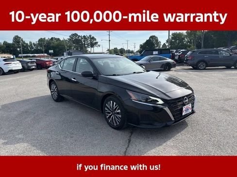 Used 2025 Nissan Altima 2.5 SV FWD image 11