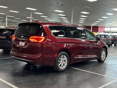 Used 2020 Chrysler Pacifica Touring-L FWD image 7