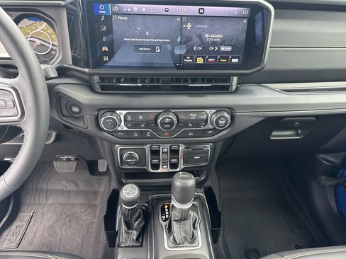 Used 2025 Jeep Gladiator Sport AWD/4WD image 28