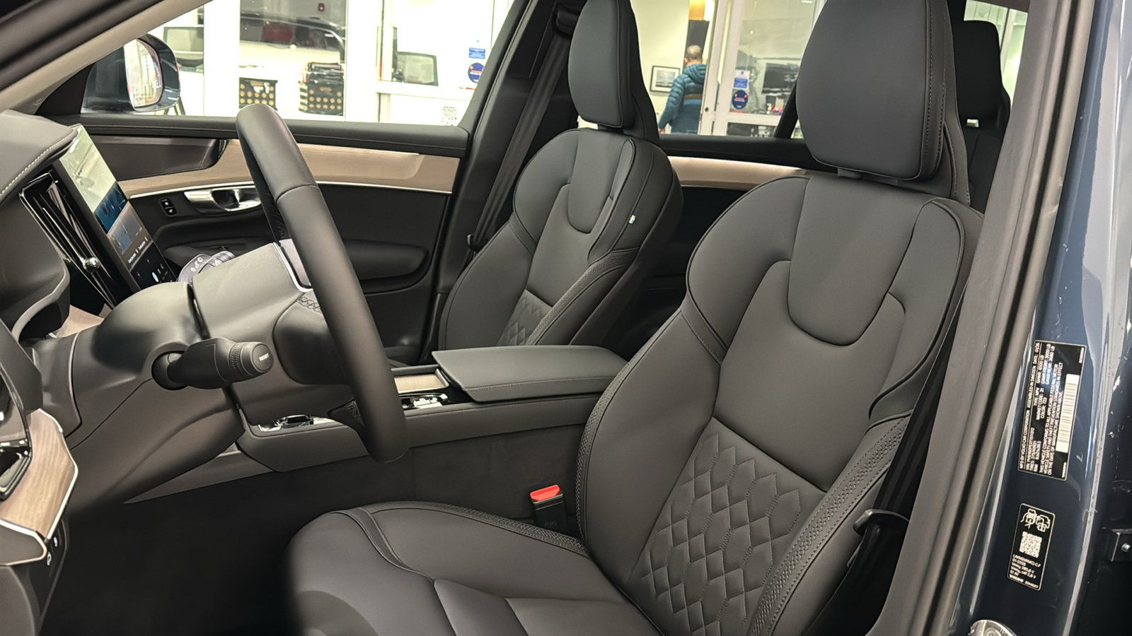 New 2026 Volvo XC90 T8 Plus w/ Protection Package Premier AWD/4WD image 23