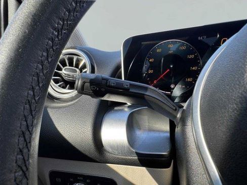 Used 2021 Mercedes-Benz GLB 250 image 23