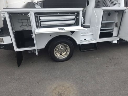 Used 2017 Ford F550 4x4 Regular Cab Super Duty image 11