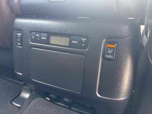 Used 2022 Nissan Armada Platinum w/ Captain's Chairs Package RWD image 13