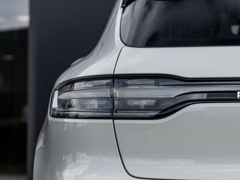 New 2026 Porsche Macan image 14