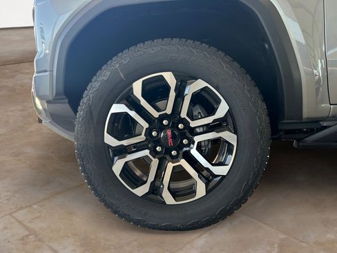 New 2025 GMC Canyon AT4 w/ Nightfall Edition image 27
