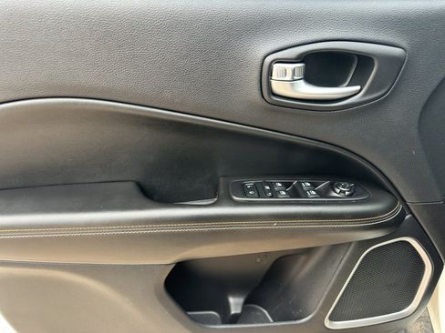 Used 2018 Jeep Compass Latitude w/ Popular Equipment Group image 15