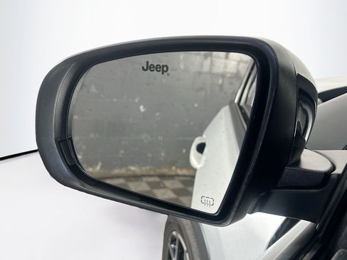 Used 2025 Jeep Compass Limited AWD/4WD image 16