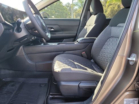 Used 2025 Nissan Kicks SV image 17