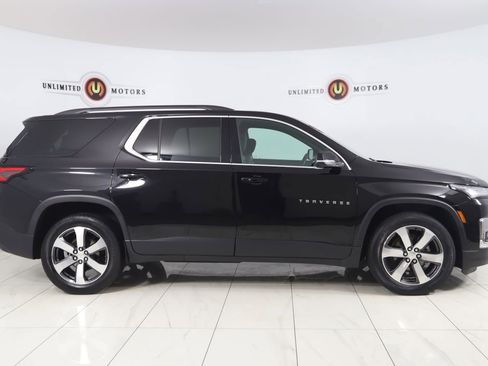 Used 2023 Chevrolet Traverse LT w/ LT Premium Package AWD/4WD image 2