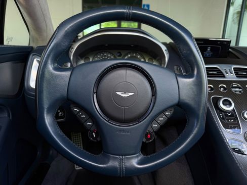 Used 2014 Aston Martin Vanquish Volante image 35