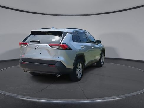 Used 2025 Toyota RAV4 LE AWD/4WD image 8