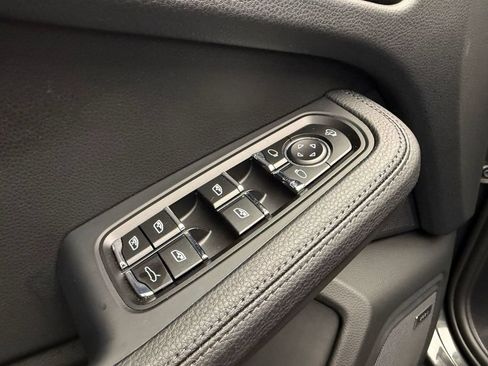 Certified 2026 Porsche Macan AWD/4WD image 19