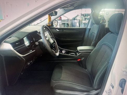 Used 2023 Jeep Grand Cherokee Laredo w/ Luxury Tech Group I image 6
