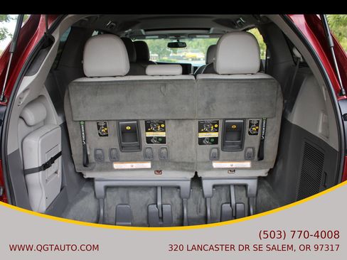 Used 2016 Toyota Sienna Limited image 18