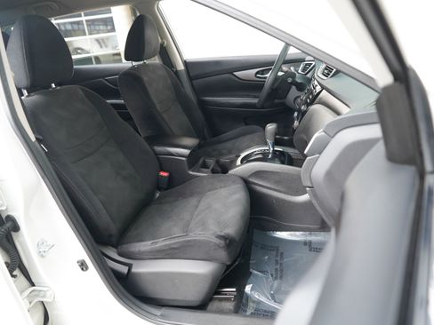 Used 2014 Nissan Rogue SV image 25