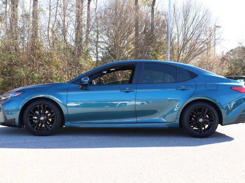 Used 2025 Toyota Camry SE image 16