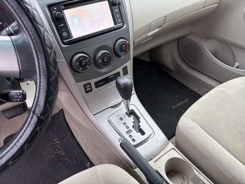 Used 2013 Toyota Corolla LE image 17