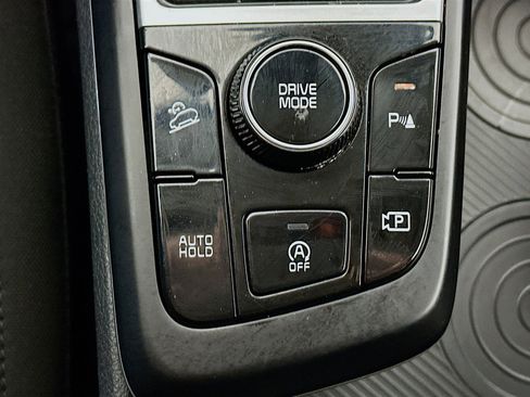 Used 2025 Kia Sportage LX image 24