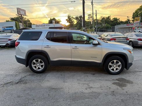 Used 2017 GMC Acadia SLE FWD image 6