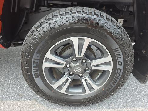 Used 2017 Toyota Tacoma TRD Sport w/ Tow Package (A/T) AWD/4WD image 35