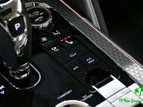 Used 2023 Bentley Flying Spur W12 image 43