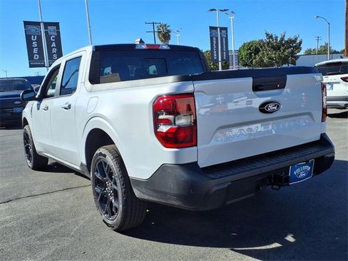 New 2025 Ford Maverick Lariat w/ Black Appearance Package image 4