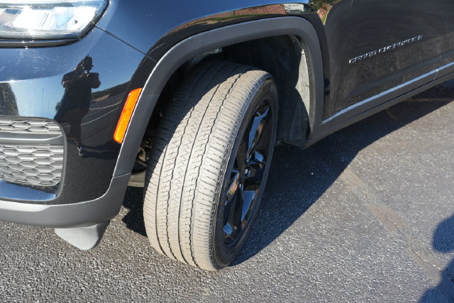 Used 2024 Jeep Grand Cherokee Altitude AWD/4WD image 14