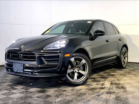 Certified 2023 Porsche Macan image 1