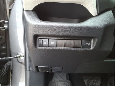 Used 2022 Toyota RAV4 XLE image 15