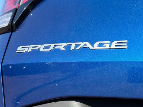 Used 2024 Kia Sportage EX image 11