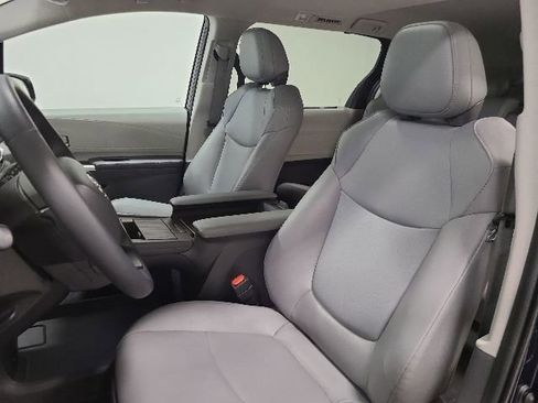 Certified 2021 Toyota Sienna XLE FWD image 19