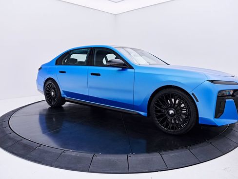 Used 2024 BMW 760i xDrive AWD/4WD image 17