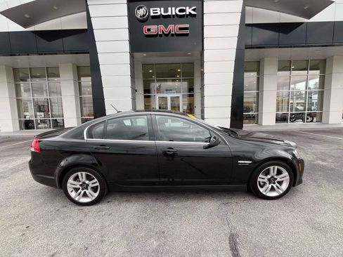 Used 2009 Pontiac G8 w/ Premium Package RWD image 2