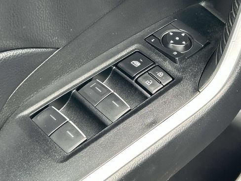 Used 2025 Toyota RAV4 XLE AWD/4WD image 25