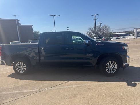 Used 2019 Chevrolet Silverado 1500 LT w/ Texas Edition image 4