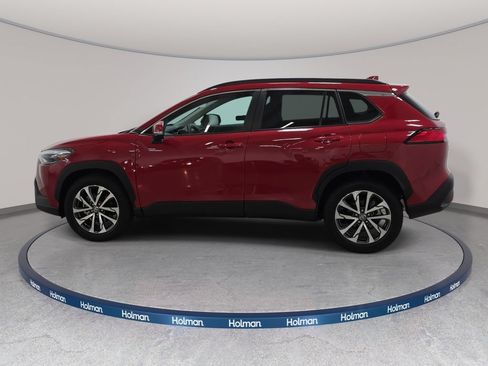 Used 2023 Toyota Corolla Cross XLE w/ Convenience Package AWD/4WD image 9