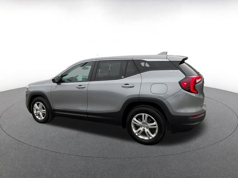 Used 2024 GMC Terrain SLE FWD image 10