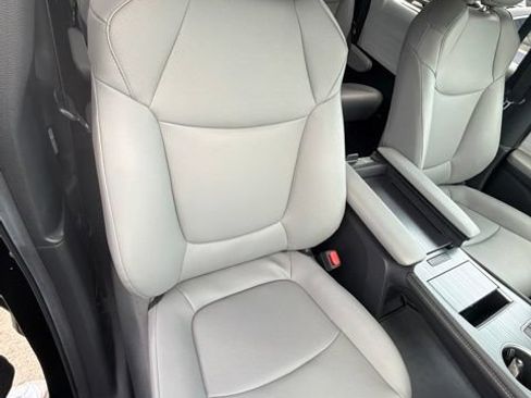 Used 2026 Toyota Sienna XLE FWD image 40