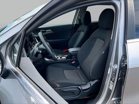 Used 2025 Kia Sportage LX FWD image 8