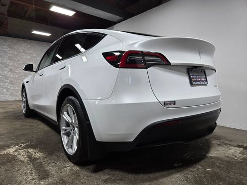 Used 2024 Tesla Model Y Long Range AWD/4WD image 40